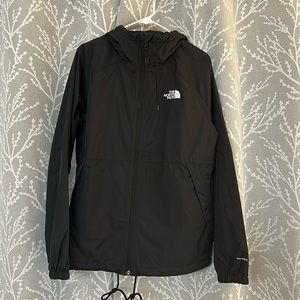 The north face windbreaker Medium
